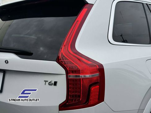 Used 2022 Volvo XC90 T6 Momentum w/ Climate Package image 8