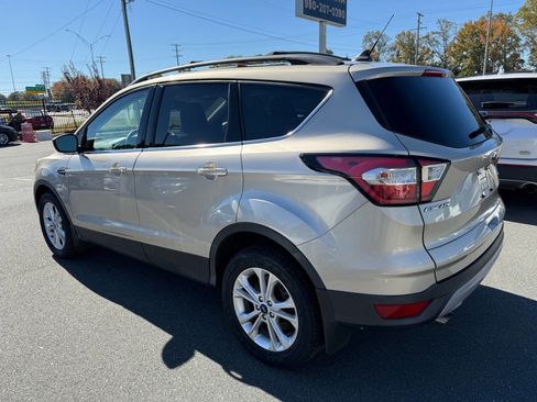Used 2018 Ford Escape SE w/ Ford Safe & Smart Package image 6