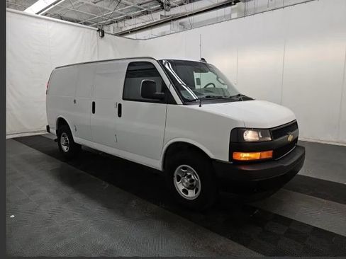 Used 2021 Chevrolet Express 2500 RWD image 2