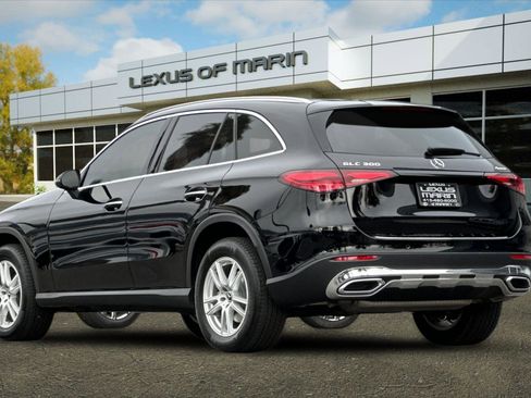 Used 2025 Mercedes-Benz GLC 300 4MATIC image 3