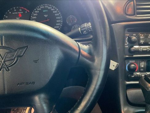 Used 1997 Chevrolet Corvette Coupe RWD image 18