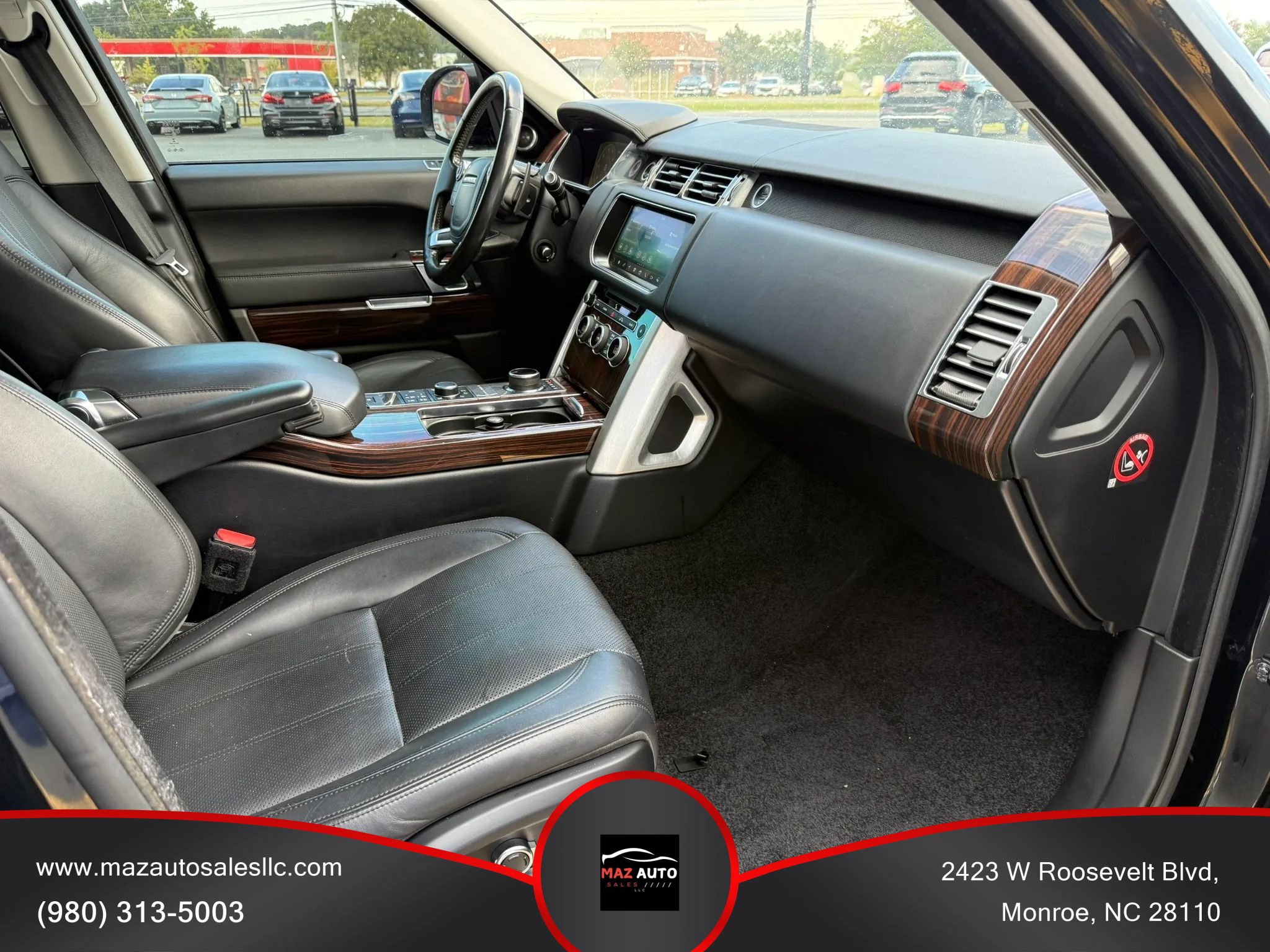 Used 2017 Land Rover Range Rover HSE AWD/4WD image 11