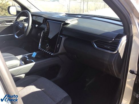 Used 2025 GMC Acadia Elevation image 25