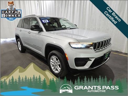Used 2023 Jeep Grand Cherokee Laredo RWD image 1