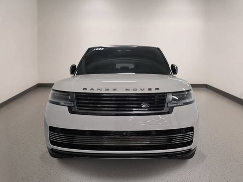 Used 2025 Land Rover Range Rover SV AWD/4WD image 9