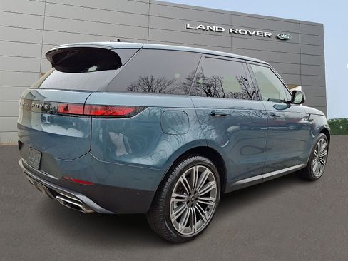 Used 2024 Land Rover Range Rover Sport SE image 2