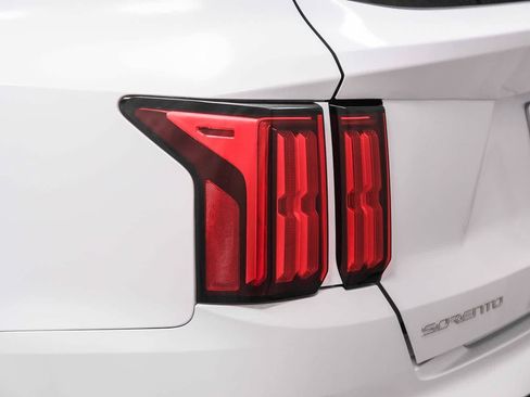 Used 2023 Kia Sorento SX FWD image 7