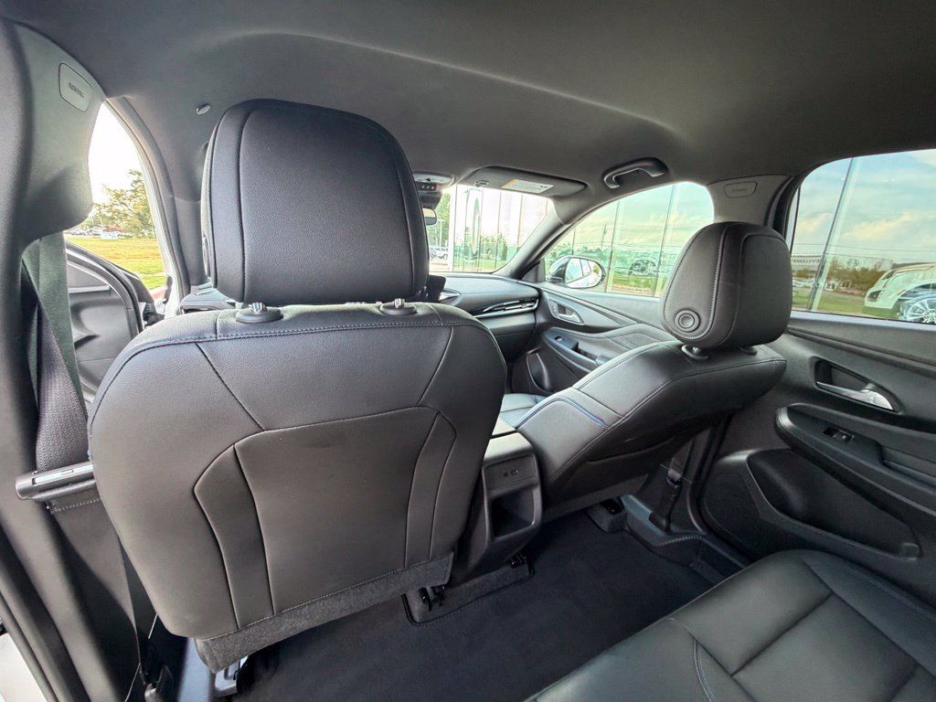 Used 2025 Buick Envista Sport Touring w/ Convenience I Package FWD image 23