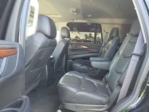 Used 2017 Cadillac Escalade Luxury image 15