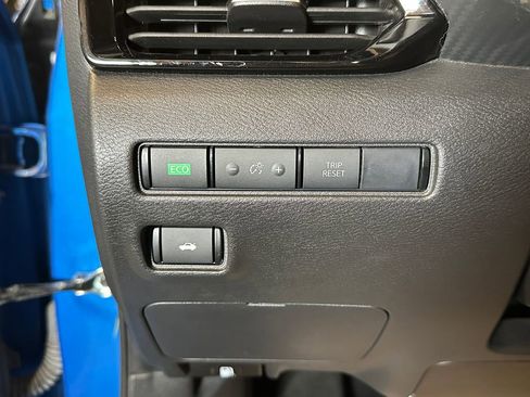 Used 2023 Nissan Sentra SV w/ SV Premium Package image 18