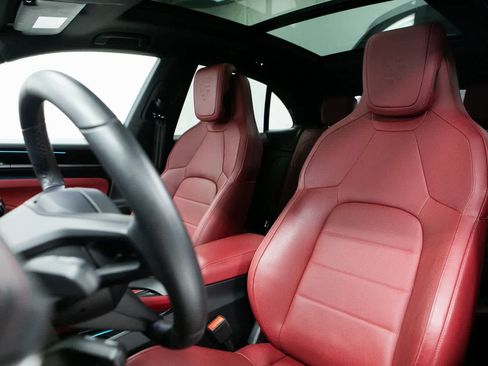 Certified 2025 Porsche Macan 4S Electric image 5