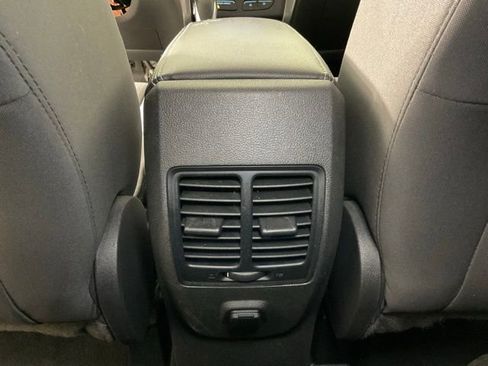 Certified 2019 Ford Escape SE image 17