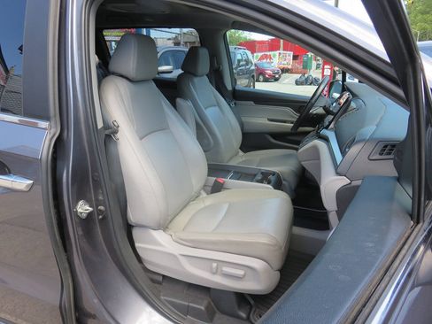 Used 2018 Honda Odyssey Touring image 11