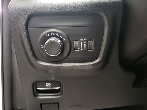 Used 2024 Jeep Grand Cherokee Altitude image 7