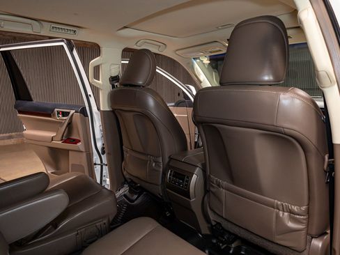 Used 2018 Lexus GX 460 image 26