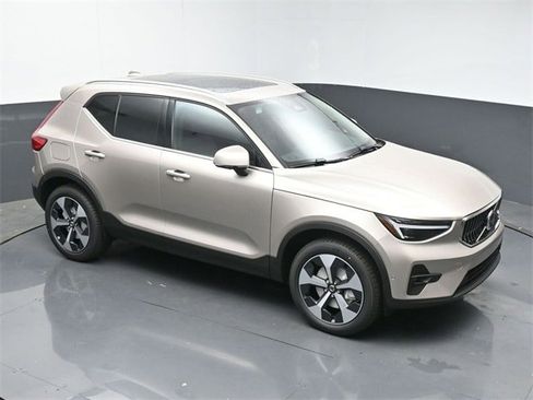 New 2024 Volvo XC40 B5 Plus w/ Protection Package Premier image 32