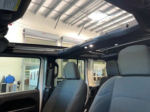 Used 2024 Jeep Wrangler Unlimited Sport image 19