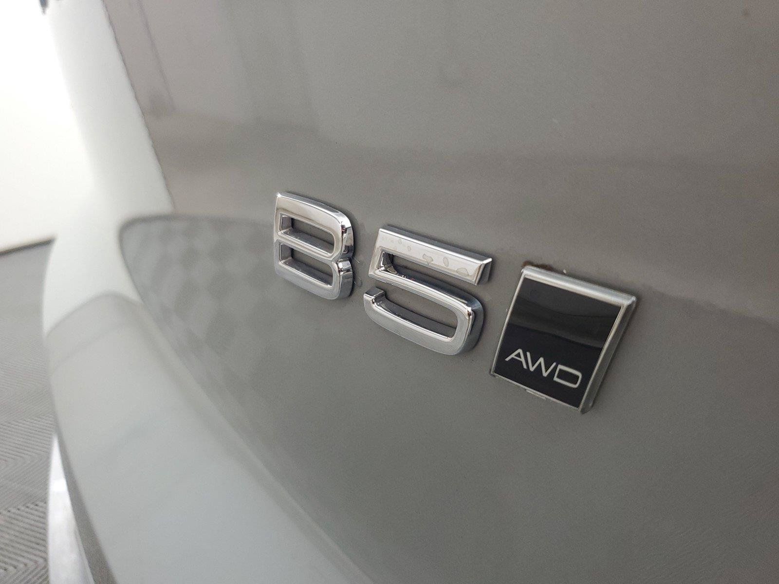Certified 2024 Volvo XC40 B5 Plus w/ Climate Package AWD/4WD image 7