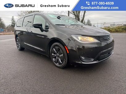 Used 2019 Chrysler Pacifica Limited w/ Advanced Safetytec Group