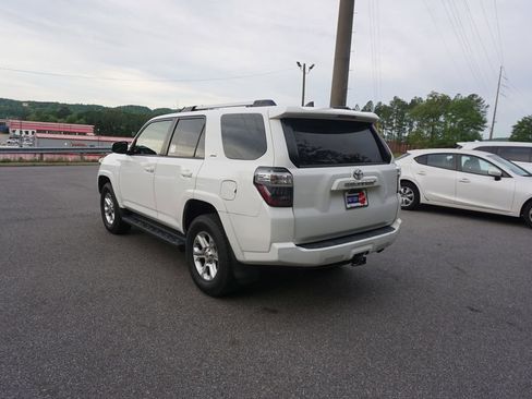Used 2019 Toyota 4Runner SR5 AWD/4WD image 17
