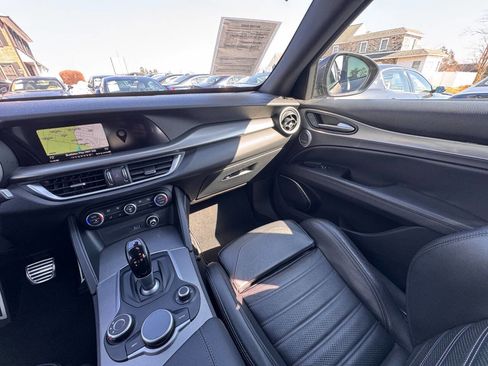 Used 2018 Alfa Romeo Stelvio Ti Sport image 18