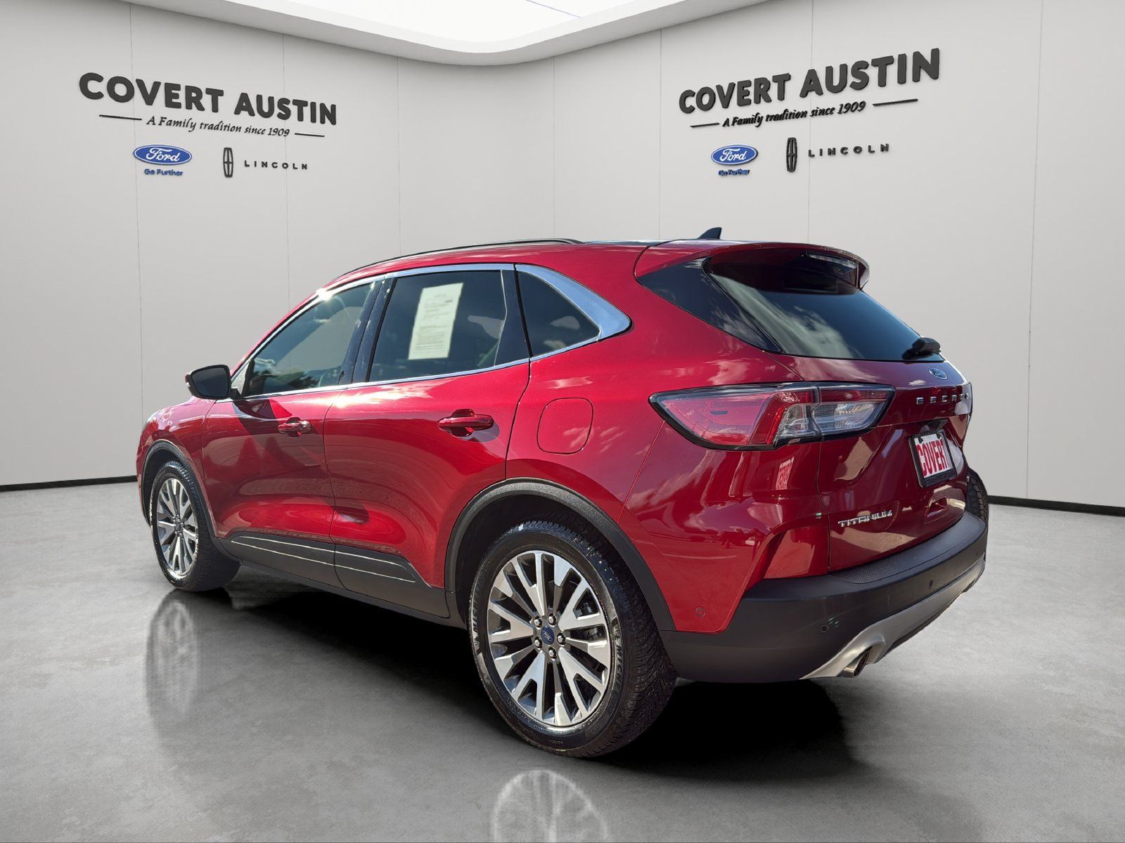 Used 2020 Ford Escape Titanium FWD image 3