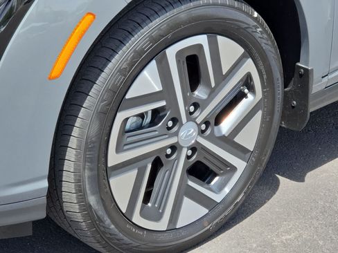 Used 2023 Hyundai Kona Limited FWD image 11