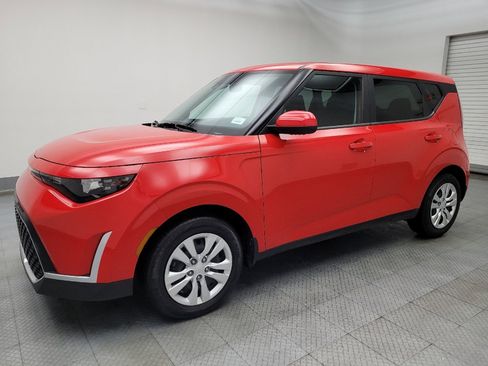 Used 2023 Kia Soul LX image 2