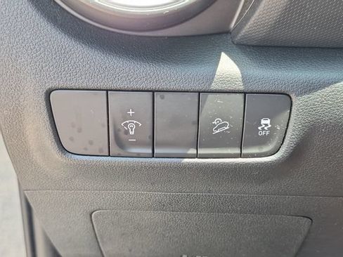 Used 2022 Hyundai Kona SE FWD image 17
