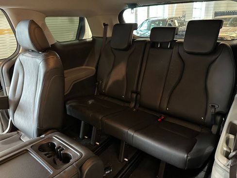 Used 2026 Kia Carnival FWD image 31