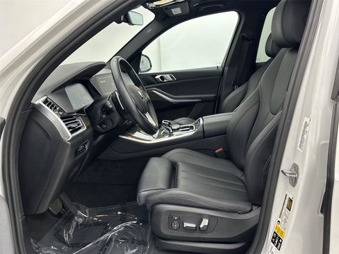 Used 2022 BMW X5 xDrive40i w/ Parking Assistance Package image 25