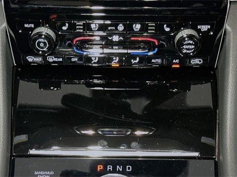 New 2025 Jeep Grand Cherokee L Limited w/ Luxury Tech Group II image 10