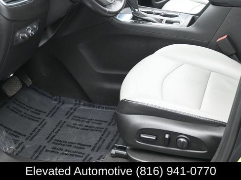Used 2018 Chevrolet Equinox Premier FWD image 13