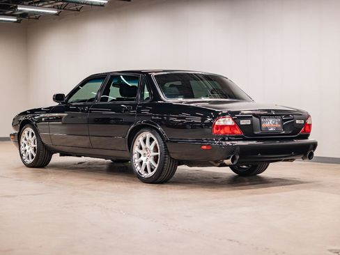 Used 2002 Jaguar XJ8 RWD image 3