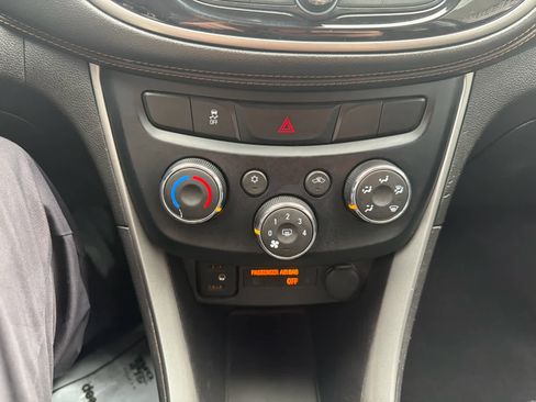 Used 2019 Chevrolet Trax LT image 26