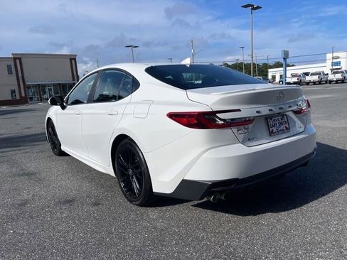 Used 2025 Toyota Camry SE FWD image 7