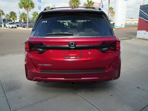 Used 2026 Honda Odyssey EX-L image 6