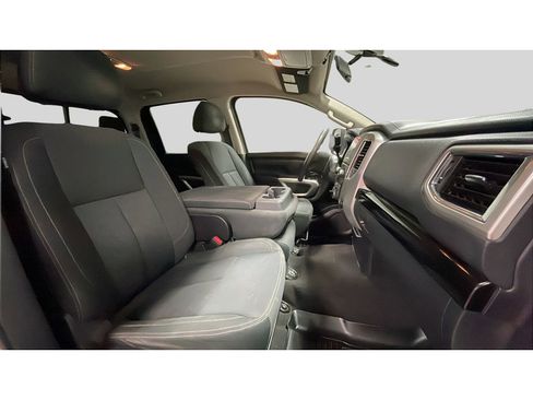Used 2017 Nissan Titan SV AWD/4WD image 17