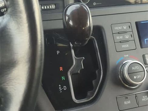 Used 2020 Toyota Sienna XLE image 33