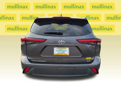 Used 2022 Toyota Highlander XLE image 8
