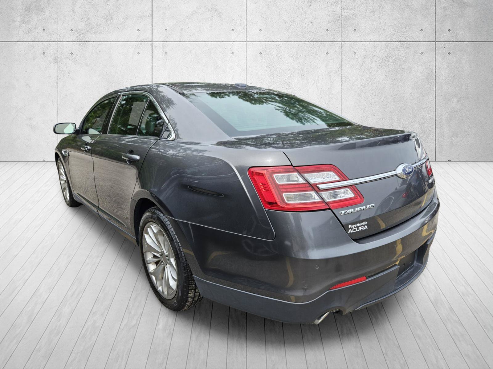 Used 2018 Ford Taurus Limited FWD image 9