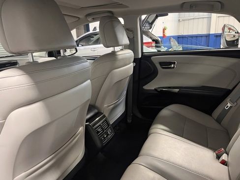 Used 2013 Toyota Avalon Limited image 18