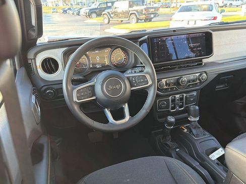Used 2025 Jeep Wrangler Unlimited Sahara AWD/4WD image 18