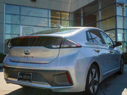 Used 2022 Hyundai Ioniq SEL image 9