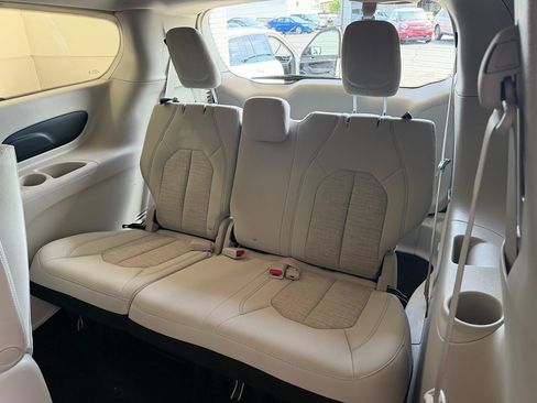 Used 2017 Chrysler Pacifica Touring Plus FWD image 6