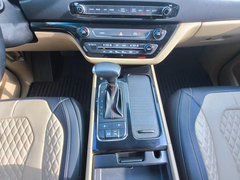 Used 2018 Kia Sedona SX FWD image 11