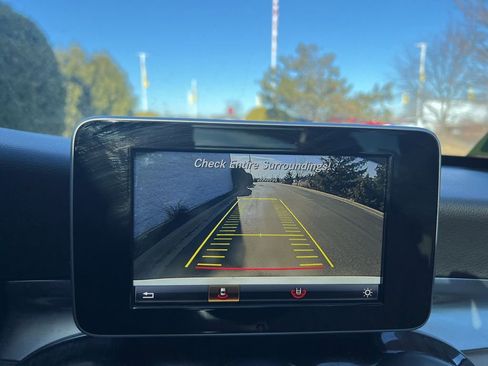 Used 2017 Mercedes-Benz C 300 4MATIC Sedan image 17