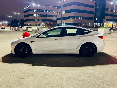 Used 2021 Tesla Model 3 Standard Range Plus image 13