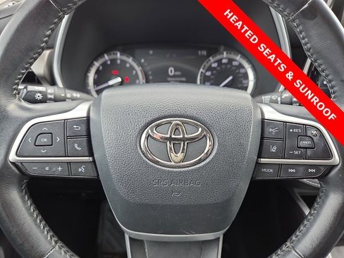 Used 2022 Toyota Highlander XLE image 24