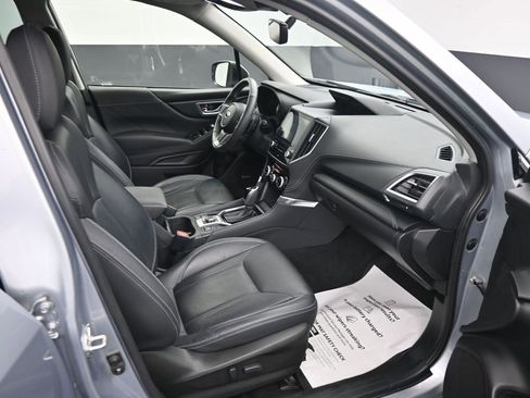 Used 2022 Subaru Forester Touring image 12